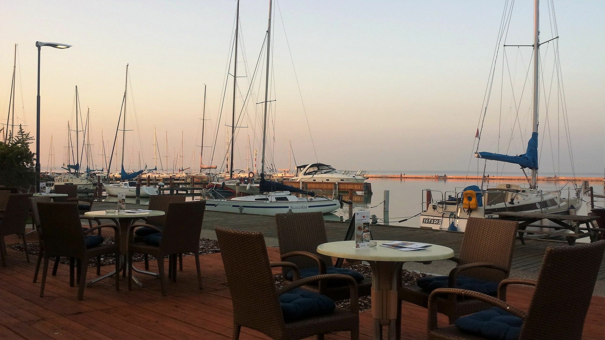Hotel Yacht Wellness & Business Siófok Exterior foto